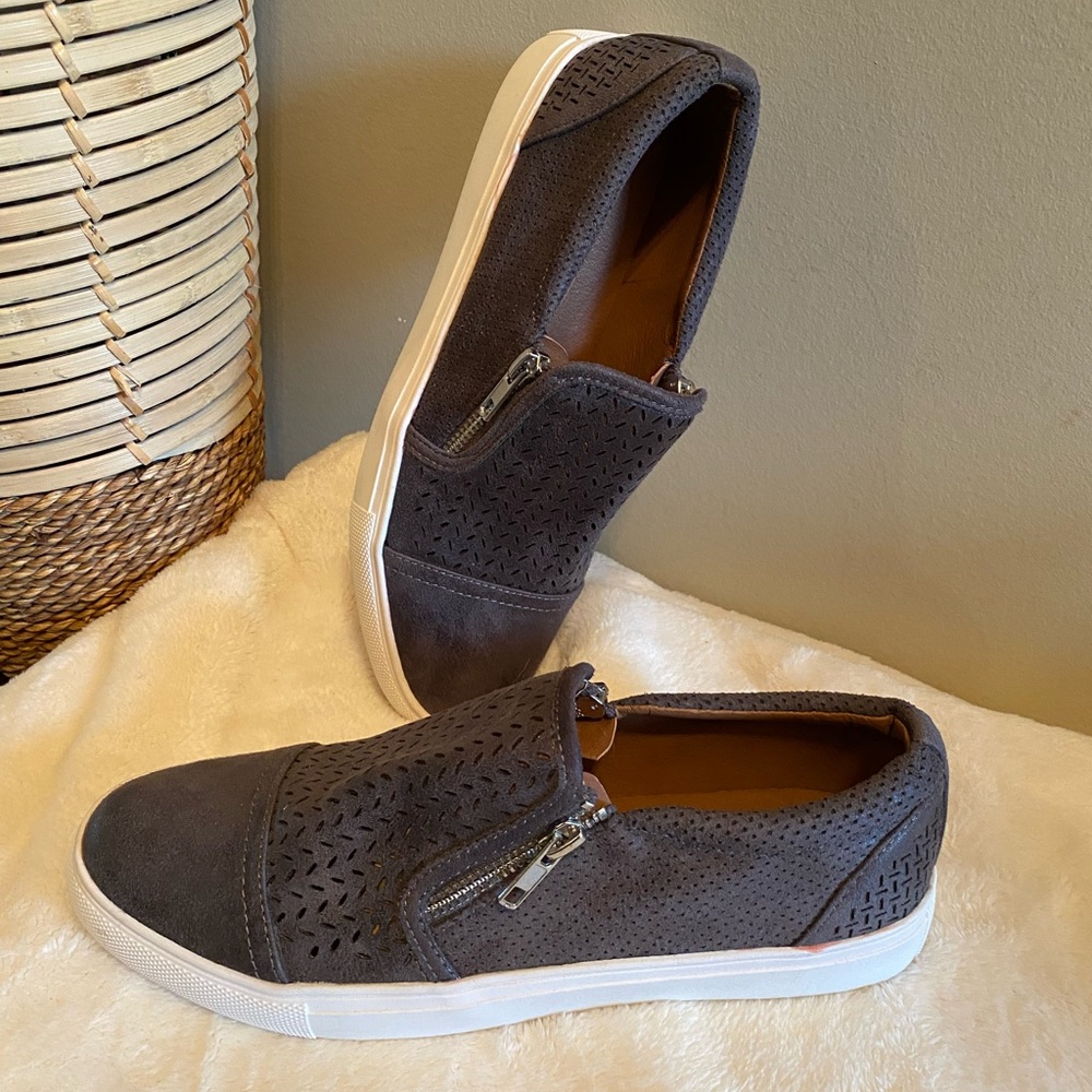 Report Women’s Slip-On Sneakers with Zipper